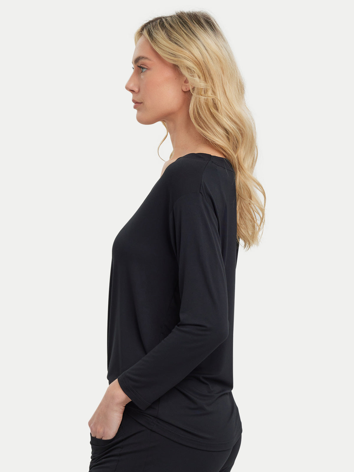 #color_black / Kristen is 5′11″ wearing a size S