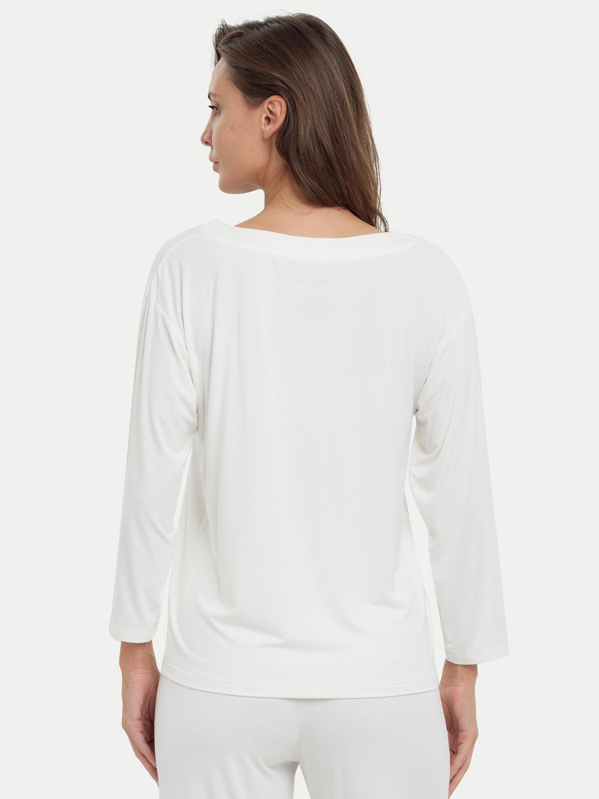 #color_white / Julianne is 5′11″ wearing a size S