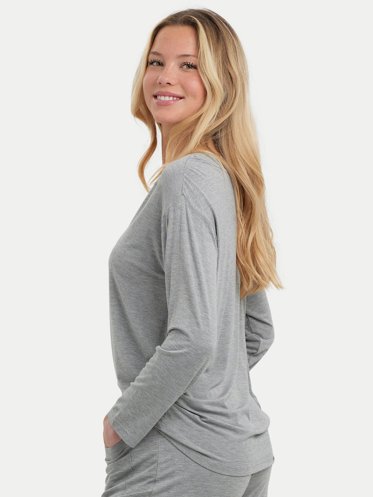 #color_heather gray / Hannah is 5′9″ wearing a size S
