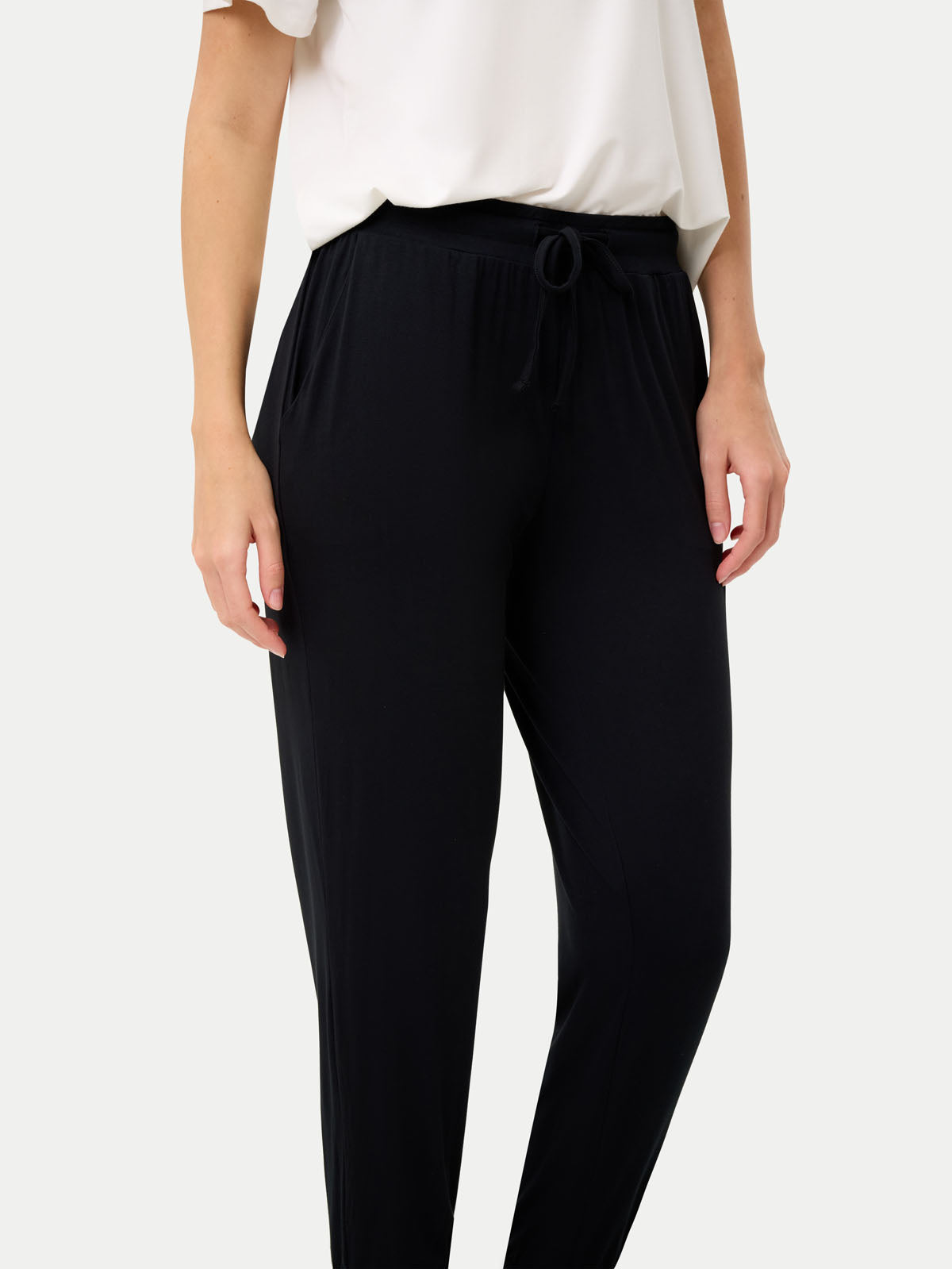 #color_black / Anna is 5′9″ wearing a size S