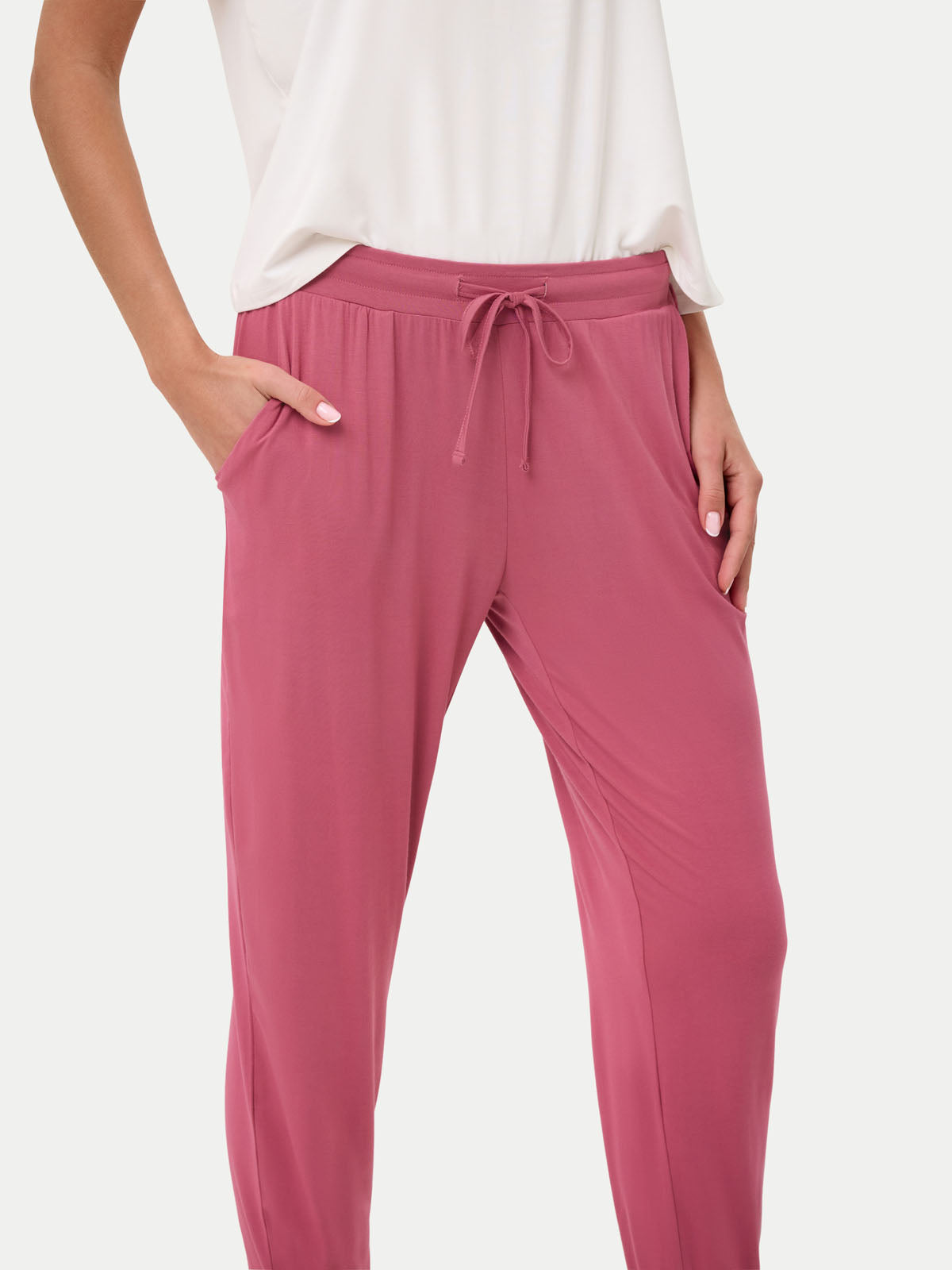 #color_rose wine / Celina is 5'10½″ wearing a size S