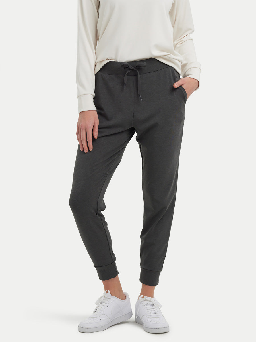 #color_charcoal / Hannah is 5′9″ wearing a size S