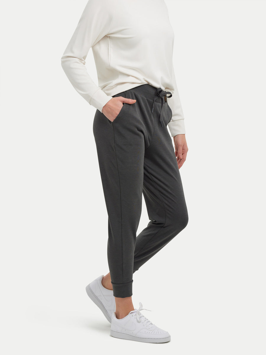 #color_charcoal / Hannah is 5′9″ wearing a size S