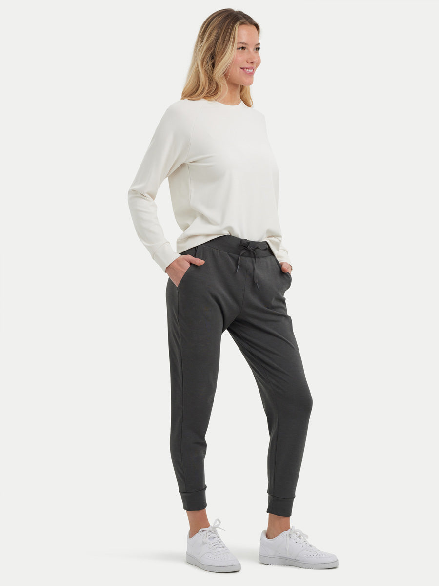 #color_charcoal / Hannah is 5′9″ wearing a size S