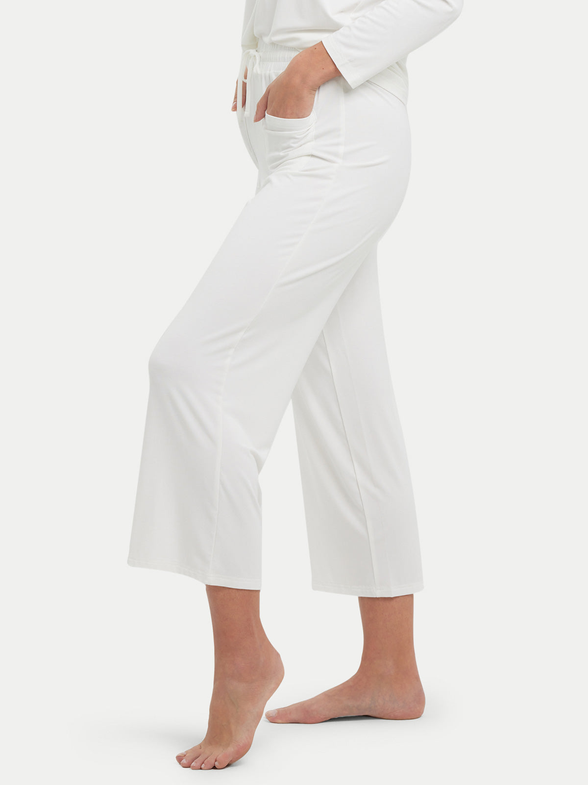 #color_white / Julianne is 5′11″ wearing a size S