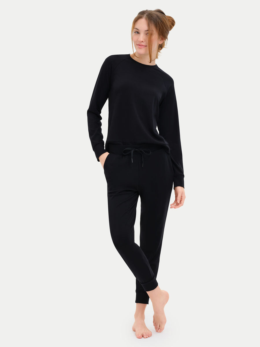 #color_black / Georgia is 5′9″ wearing a size S