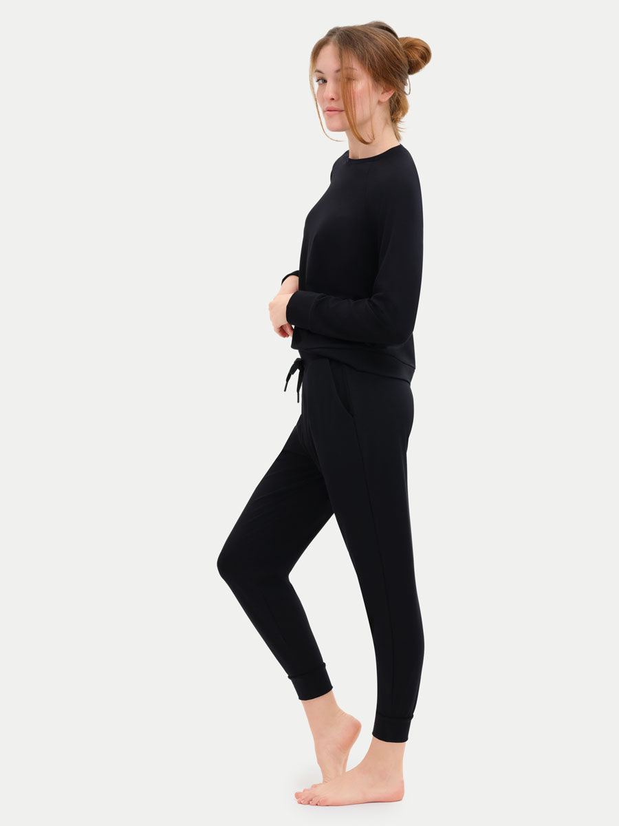 #color_black / Georgia is 5′9″ wearing a size S