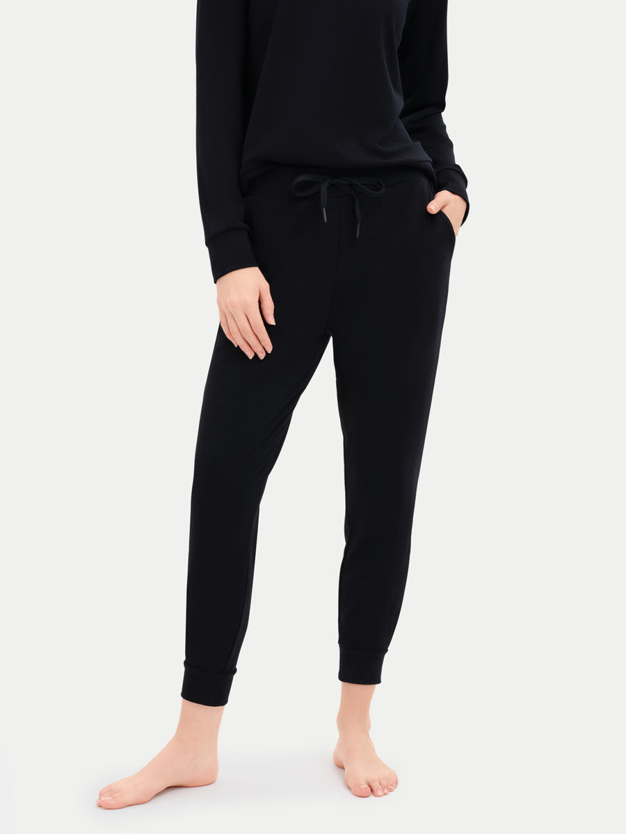 #color_black / Georgia is 5′9″ wearing a size S