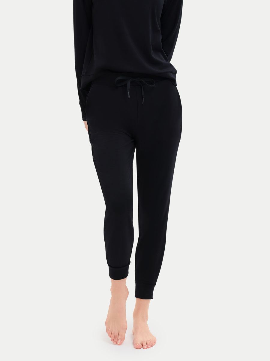 #color_black / Georgia is 5′9″ wearing a size S