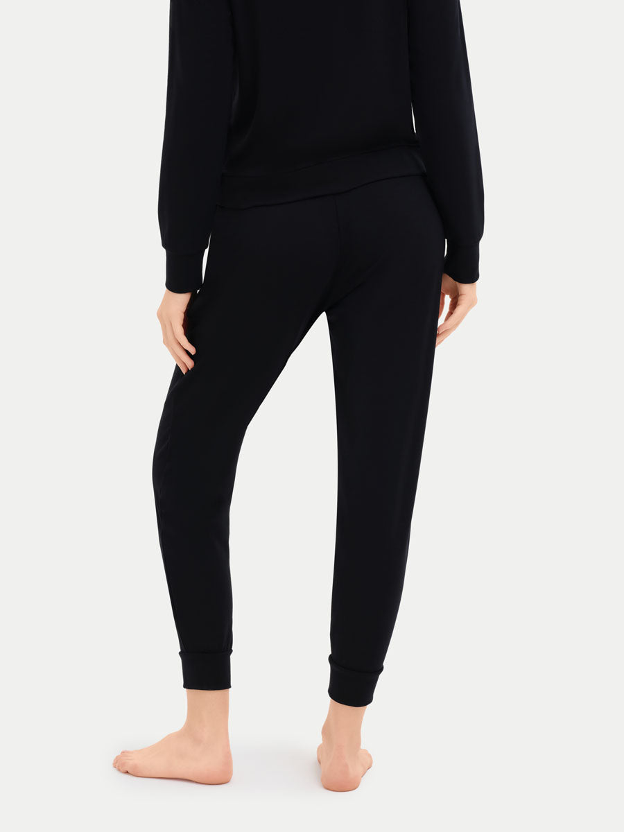 #color_black / Georgia is 5′9″ wearing a size S