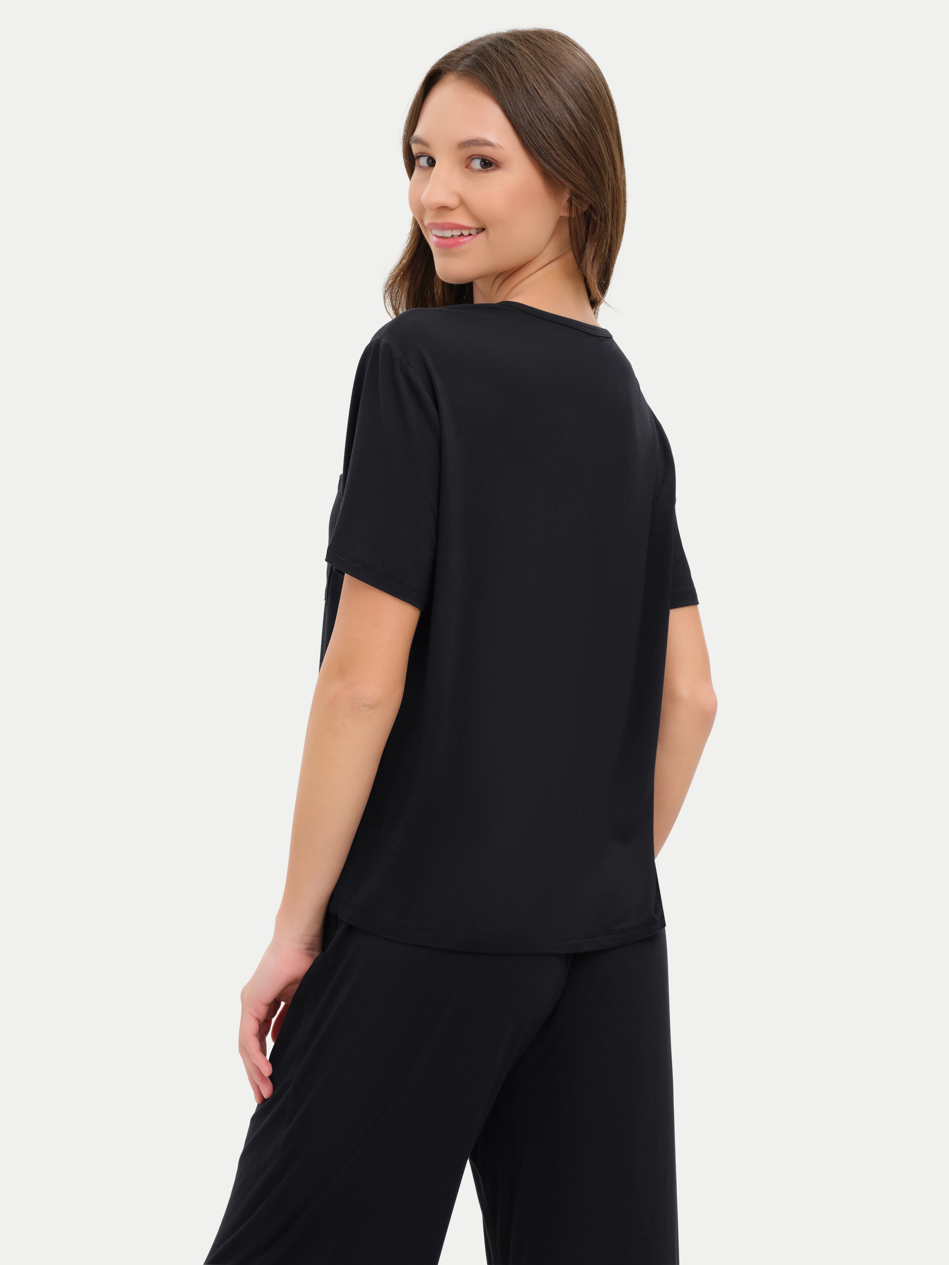 #color_black / Crystiana is 5′11″ wearing a size S