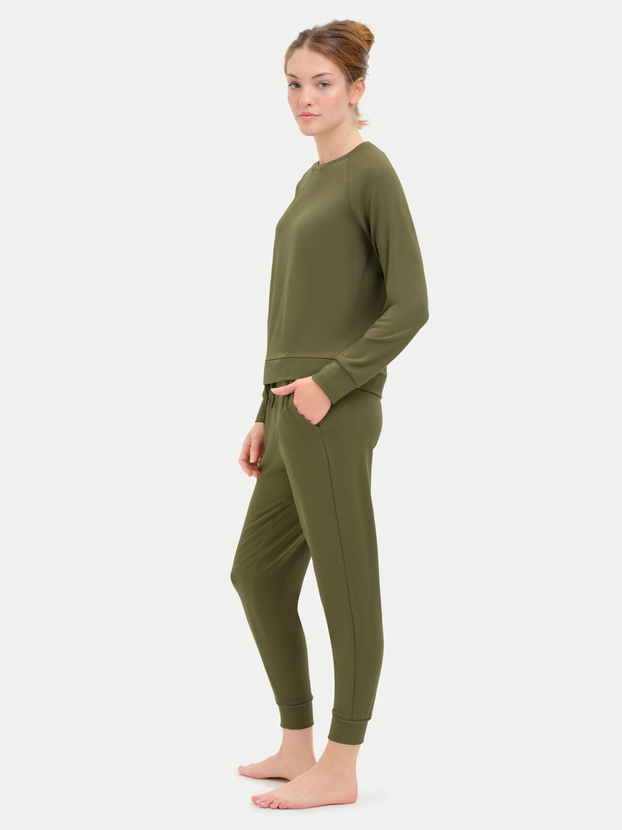 #color_olive / Georgia is 5′9″ wearing a size S