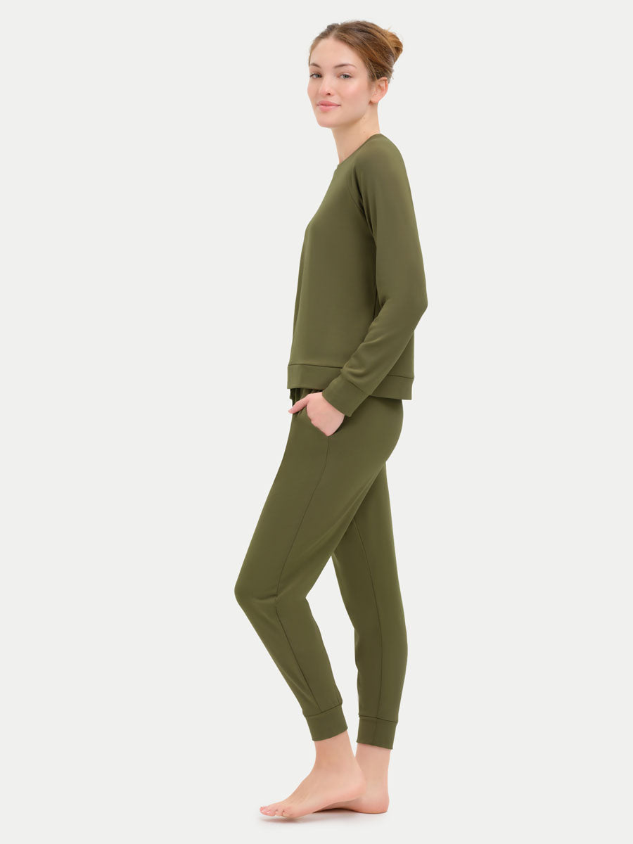 #color_olive / Georgia is 5′9″ wearing a size S