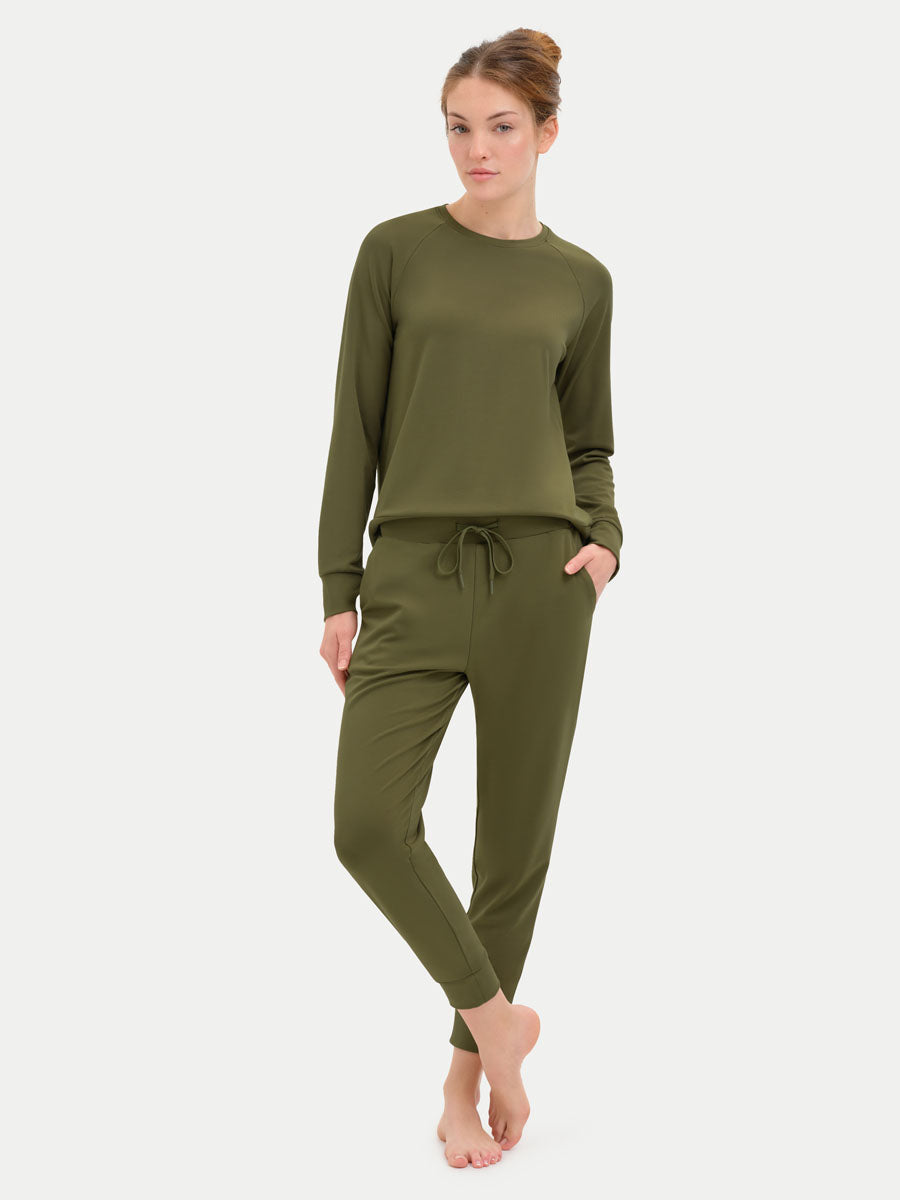 #color_olive / Georgia is 5′9″ wearing a size S