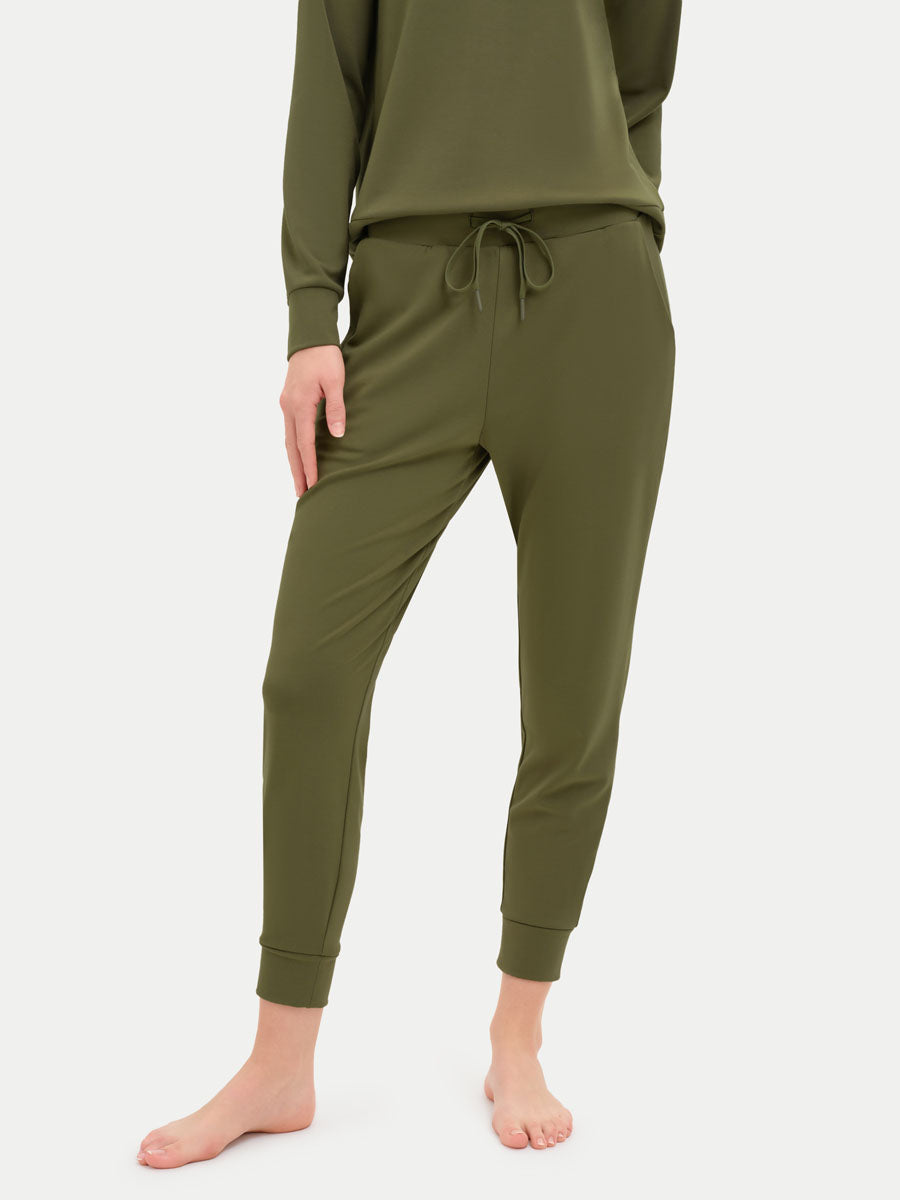 #color_olive / Georgia is 5′9″ wearing a size S